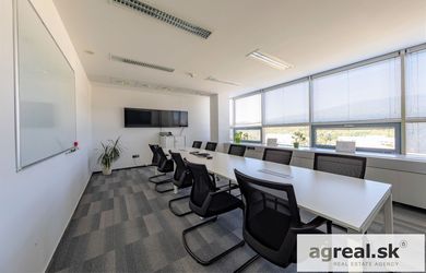 Moderné kancelárske priestory s parkovaním blízko centra už od 20m2