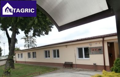 CZ 3276 - Na predaj administratívno - obchodná budova pri centre mesta Komárno