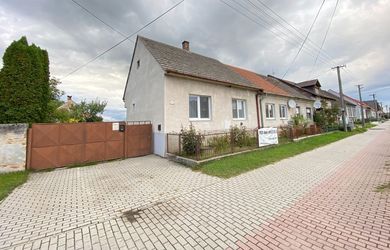MIDPOINTREAL: Ponúka na predaj útulný 3i rodinný dom v centre obce Kúty.