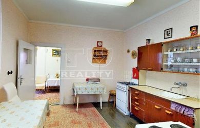 NA PREDAJ RODINNÝ DOM S VEĽKÝM POZEMKOM 2328 m2 NADLICE okr. PARTIZÁNSKE.