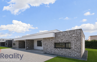 PLUS REALITY | Krásny rodinný dom v oplotenom parku v meste Dunajská Streda na predaj!