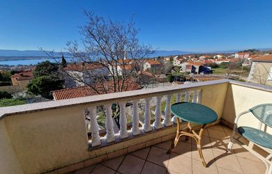 Na prodej řadový dům s 2 apartmány, Krk, Chorvatsko