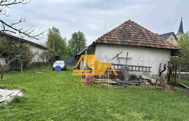 Predám dom s veľkým pozemkom v obci Černík