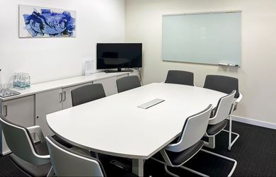 Súkromný kancelársky priestor pre 4 osoby v oblasti Regus Apollo