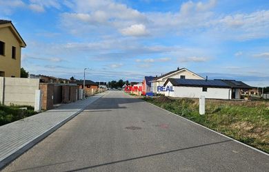 Stavebný pozemok pre rodinný dom, Kondrótová ul, Bernolákovo, siete,  662 m2, šírka 20 m