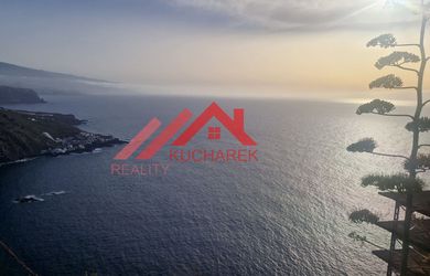 Prenájom DOVOLENKOVÉHO 2-izbového apartmánu na Tenerife  v bytovom dome postavenom na skale nad morom.