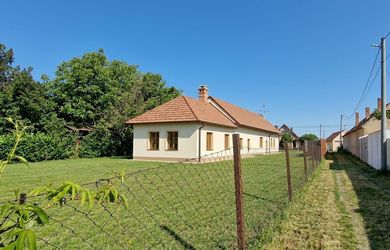 Slnečný pozemok neďaleko Slnečných jazier v Réci
