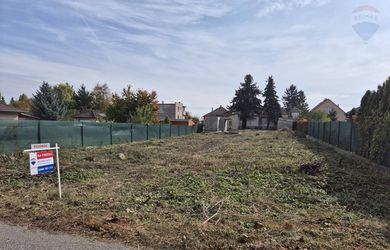 Pozemok 893 m², Ivanka pri Nitre – Urbárska ul.