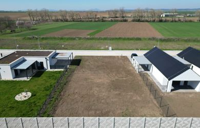 AZ. Stavebný pozemok pri PN s inžinierskymi sieťami od 500 m2