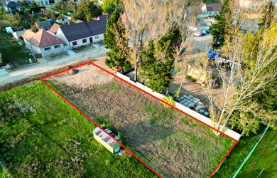 AZ. Veľkorysý pozemok o výmere 998 m2 v obci Jaslovské Bohunice