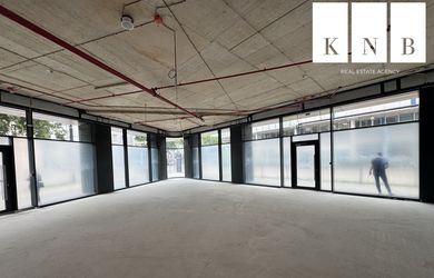 Prenájom rožného obchodného priestoru 147 m² v skvelej lokalite v centre mesta Bratislava