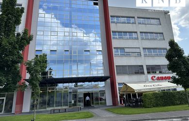 Prenájom 2 samostatných kancelárií 44,20 m² v Galvaniho biznis centre v meste Bratislava