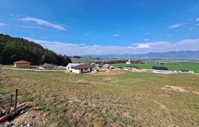 Stavebný pozemok 710 m2, Necpaly