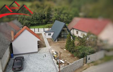 A-frame rodinný dom / chata vo Vyšehradnom – štýlový únik do prírody aj výborná investícia!