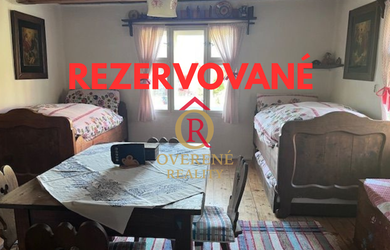 REZERVOVANÉ !! Útulná drevenička v tichej časti obce Komjatná