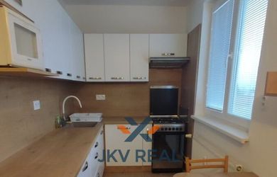 Na prenájom zariadený 2-izbový byt po rekonštrukcii s loggiou – Prievidza, Š. Králika