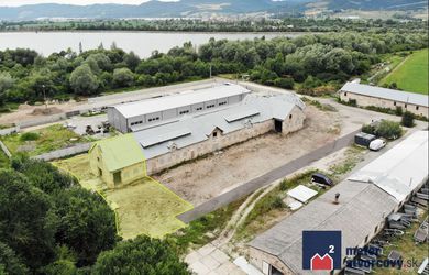 Murovaná hala 150 m2 | pozemok 950 m2 | Strečno | ľahký priemysel, skladovanie, servis