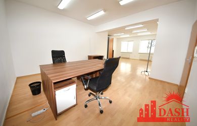 Na prenájom klimatizovaný kancelársky priestor blízko centra mesta, 50 m2, Trenčín, ul. Piaristická