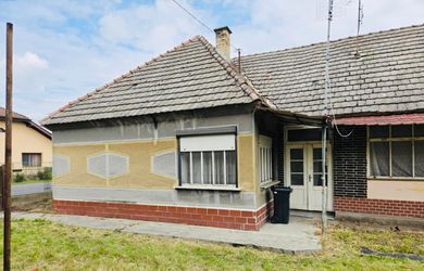PLUS REALITY | Starší rodinný dom v obci Medveďov na predaj!