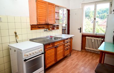 3-IZBOVÝ BYT S GARÁŽOU, BALKÓNOM A PIVNICOU