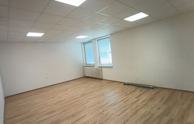 Mega akcia!Na prenájom kancelária v centre Nitry
