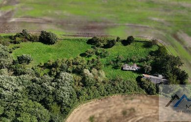 PREDAJ vidiecká usadlosť s lesom s pozem. 7 714 m² Bánovce n. Bebr.