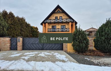 EXKLUZÍVNE Predaj väčší RD, s piatimi byt. jednotkami, vhodný aj na prenájom, Trávnica