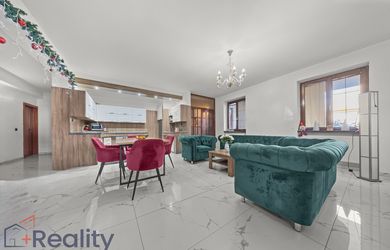 PLUS REALITY | Moderný a elegantný dvojposchodový rodinný dom v obci Zlaté Klasy na predaj!