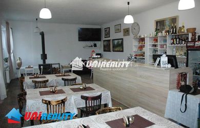 BISKUPICE- Zabehnuté pohostinstvo a byt so samostatným vchodom / pozemok 822 m2