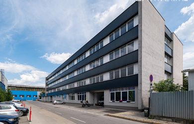 Na prenájom poschodie v budove v Považskej Bystrici