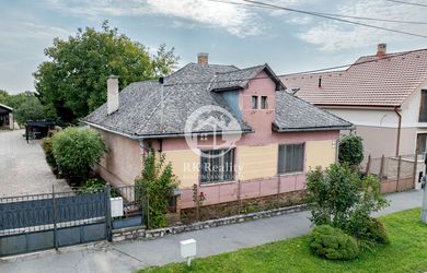 Na predaj 3-izb. rodinný dom, garáž a 30a pozemok | Moldava