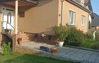 Na predaj: 5-izbový rodinný dom – Bešeňov (pri Podhájskej)