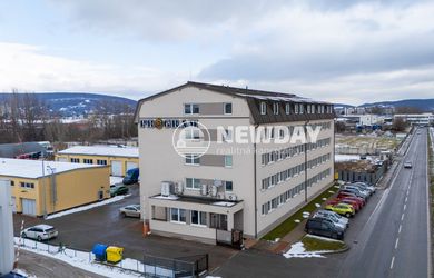 NEWDAY | NA PRENÁJOM viaceré kancelárske priestory v budove s recepciou | 18-36 m2 kancelárie | Budova Program® | Brnianska - Trenčín