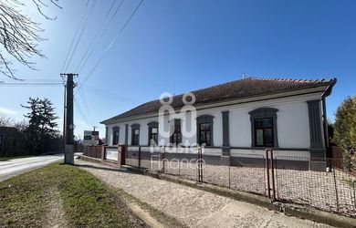 Priestory na prenájom, vhodné na služby, kancelárie Žabokreky nad Nitrou hlavný ťah 100m2