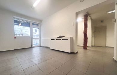 Na predaj podnikateľský priestor - 3 izbový byt, Komárno