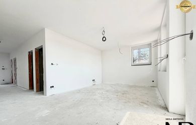 Na predaj 3-izbový byt s terasou, vlastný vstup, 2x parking, Svinná