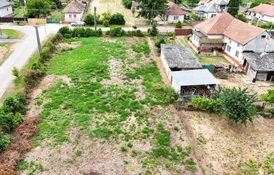 Stavebný pozemok 800 m2 - Bardoňovo