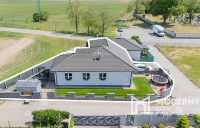 Na predaj rodinný dom s krásnou záhradou v obci Hrubý Šúr