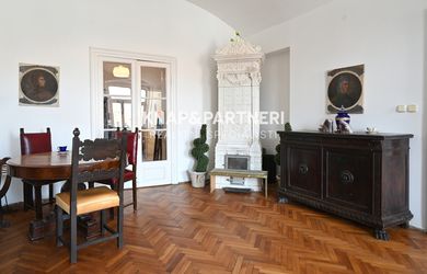 VÝNIMOČNÝ MEŠTIANSKY BYT NA HLAVNEJ ULICI V PREŠOVE