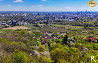 Slnečná záhrada s výhľadom na Bratislavu v lokalite Nové Mesto