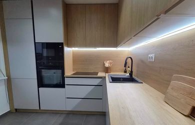 VEĽKÝ 2-IZBOVÝ BYT 70 m² S BALKÓNOM – NOVOMESKÉHO ULICA , KOMPLETNÁ REKONŠTRUKCIA