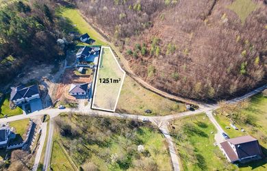 Stavený pozemok 1251m2 -Keblie