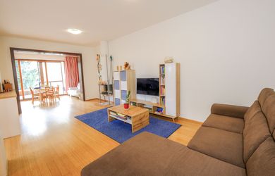 Unikátny 4-izb. byt s výhodami RD so slnečnou terasou, krbom a súkromnou záhradou.