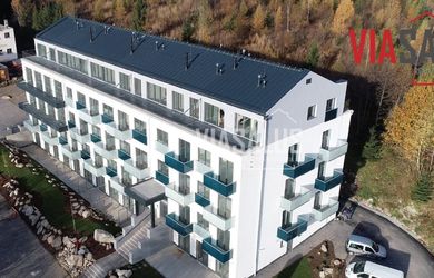 Ponúkame na predaj 3-izbový apartmán v apartmánovom dome Bernard v centre Vysokých Tatier – v Novom Smokovci