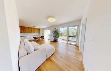 AZ. Na prenájom 4-izbový byt s veľkou terasou, parkovaním – vhodný aj pre firmu, Bratislava Rača (Krasňany)