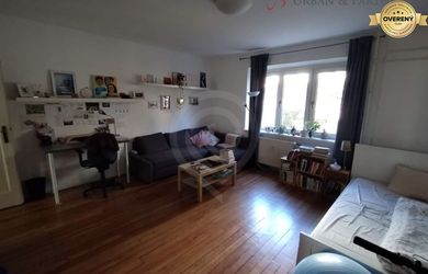 Na predaj 1.izbový byt v širšom centre mesta pri trhovisku.