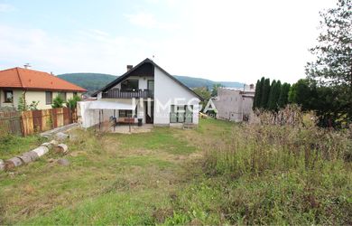 NA PREDAJ dom s veľkým pozemkom v meste Humenné