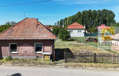 LEGEND - Menší rodinný dom Búč, pekný pozemok 300 m2, elektrina, plyn