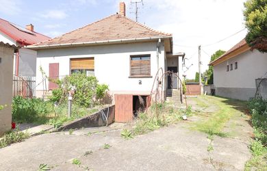 REZERVOVANÉ ! Priestranný rodinný dom v pokojnej lokalite len kúsok od Bratislavy