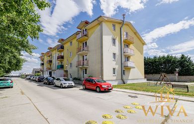 Svetlý, priestranný 2-izbový byt s balkónom v Miloslavove